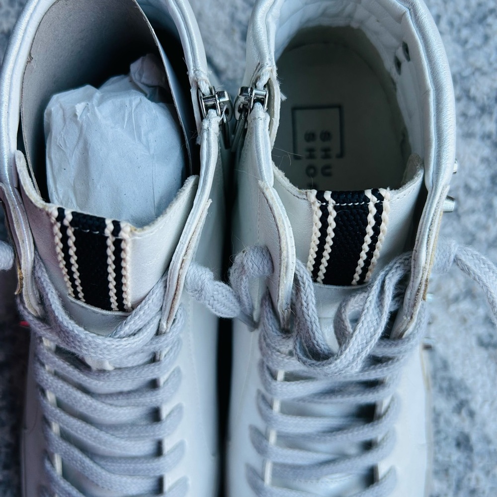 ShuShop White and Pink Star High-Top Sneakers - Picture 5 of 6